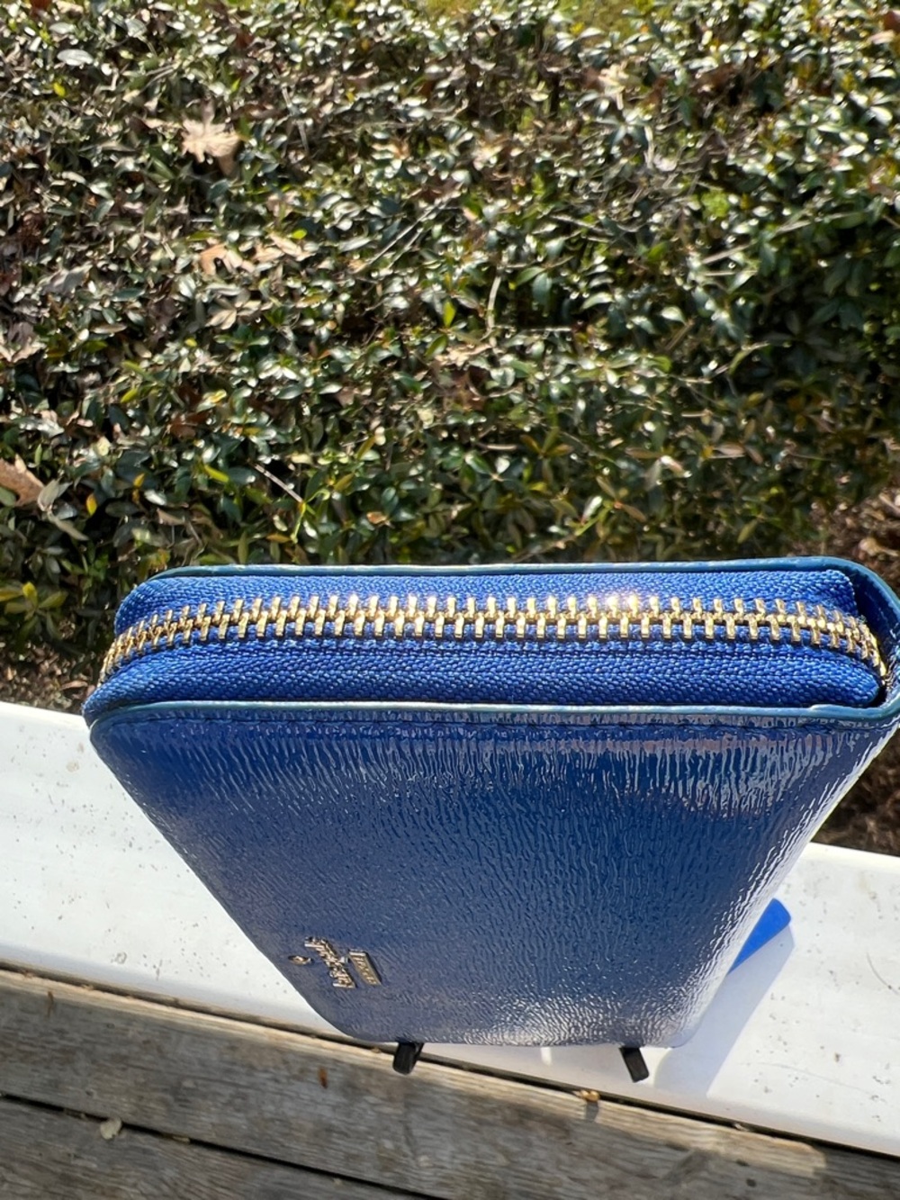 Kate Spade New York Patent Leather Zip Around Wallet Great like New Condition - Picture 6 of 17